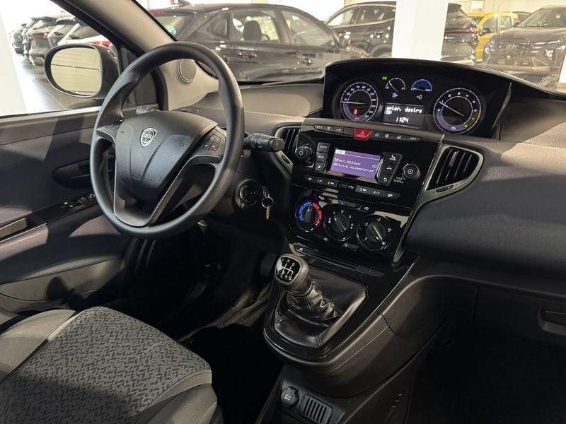 Lancia Ypsilon 1.0 FireFly 70cv Hybrid Silver