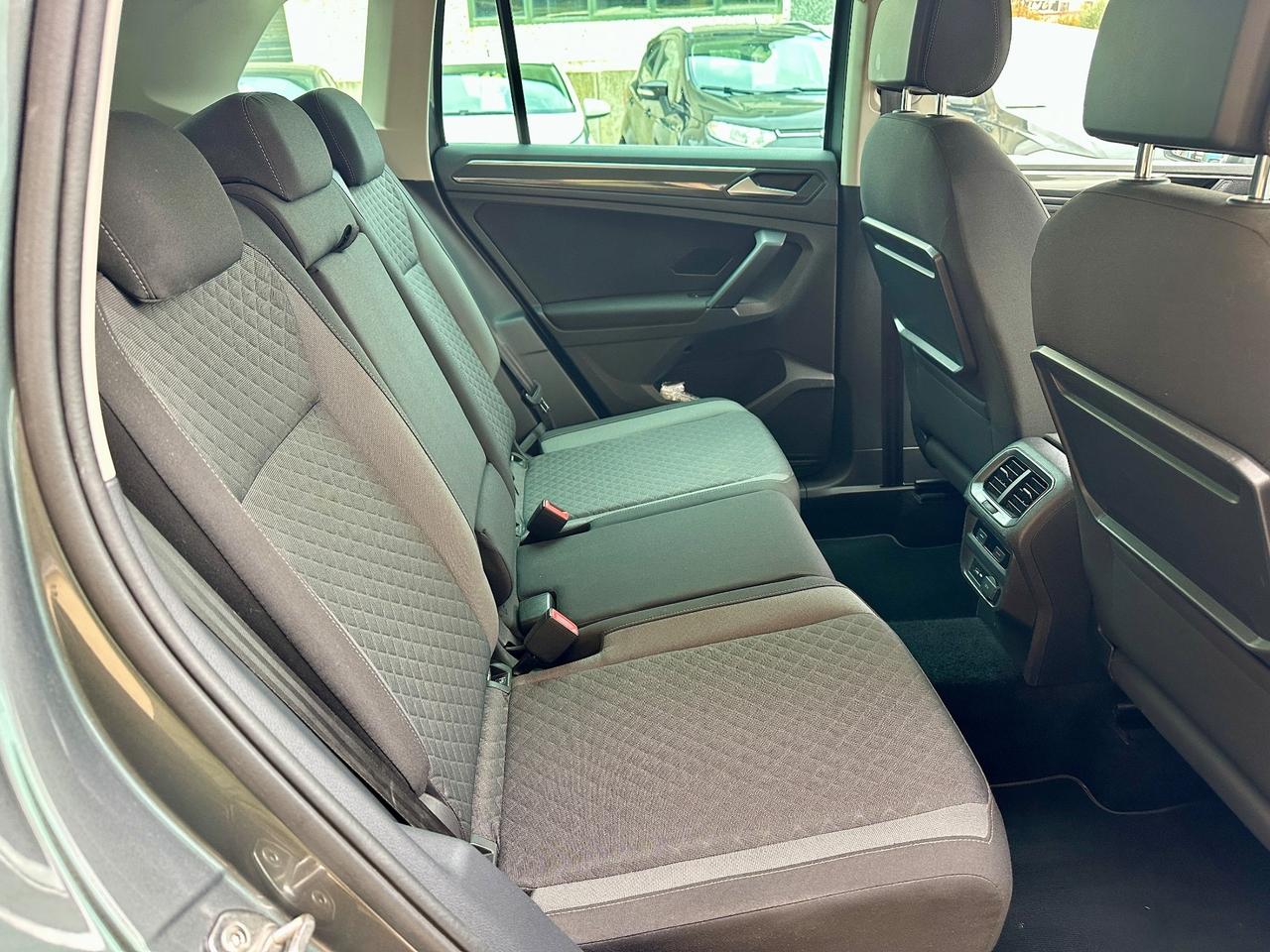 Volkswagen Tiguan 1.6 TDI R-LINE