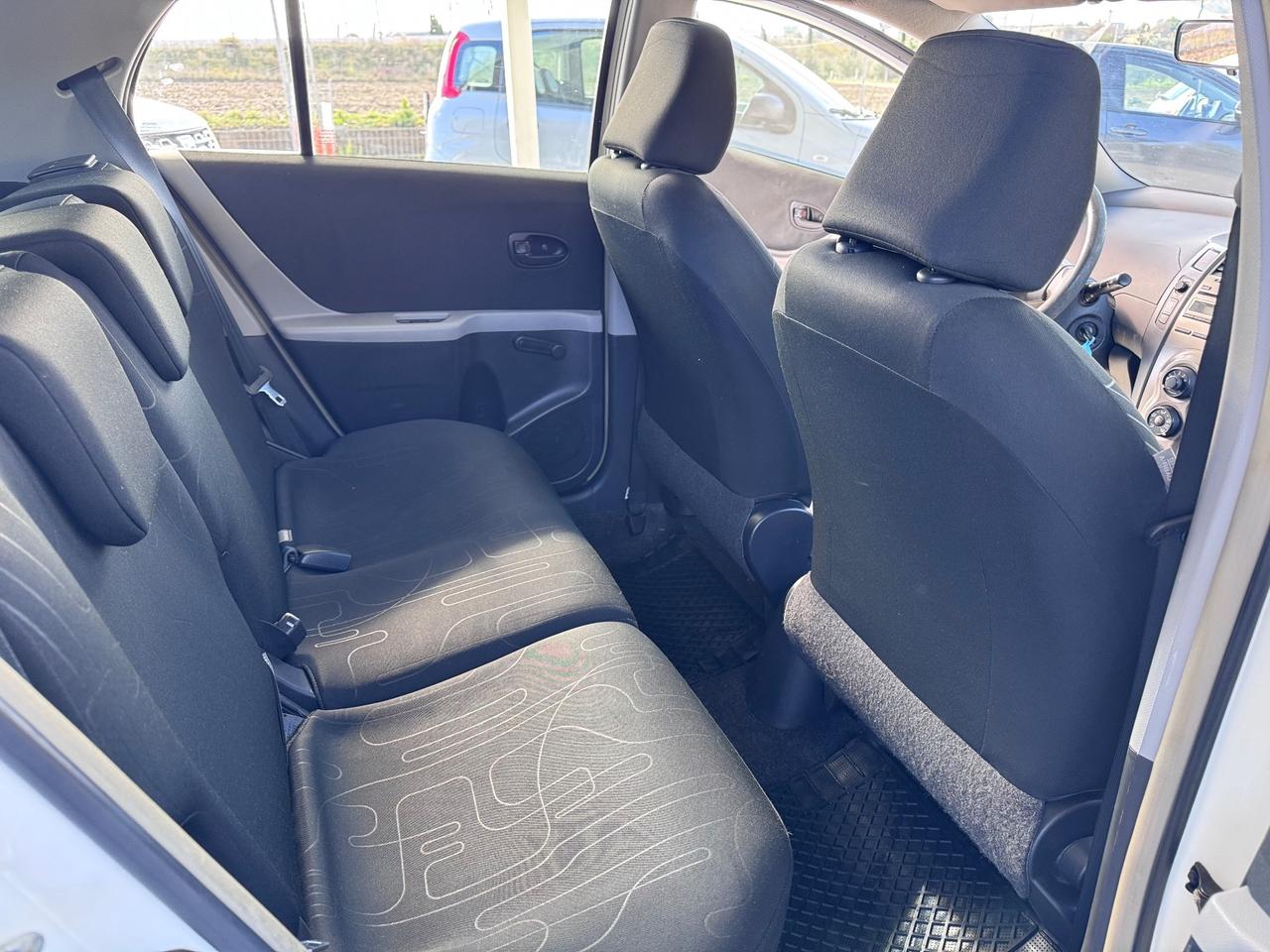 Toyota Yaris 1.0 5 porte