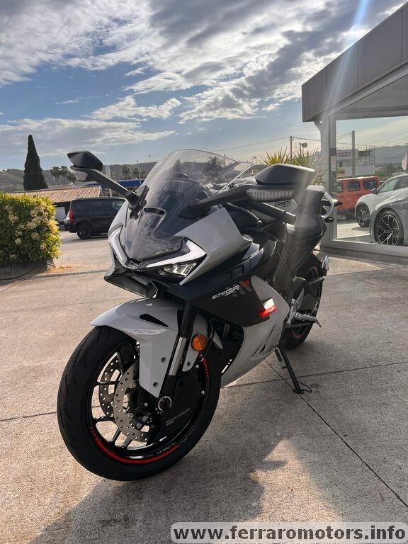 Cf Moto 675 sr-r piccolo mostriciattolo a 75 euro al mese senza anticipo