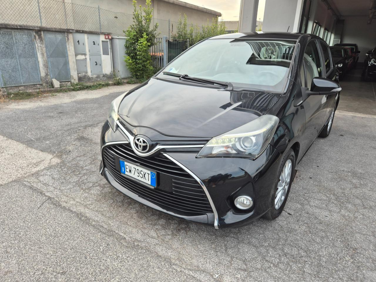 Toyota Yaris 1.0 5 porte Lounge POCHISSIMI KM!!!!!!!