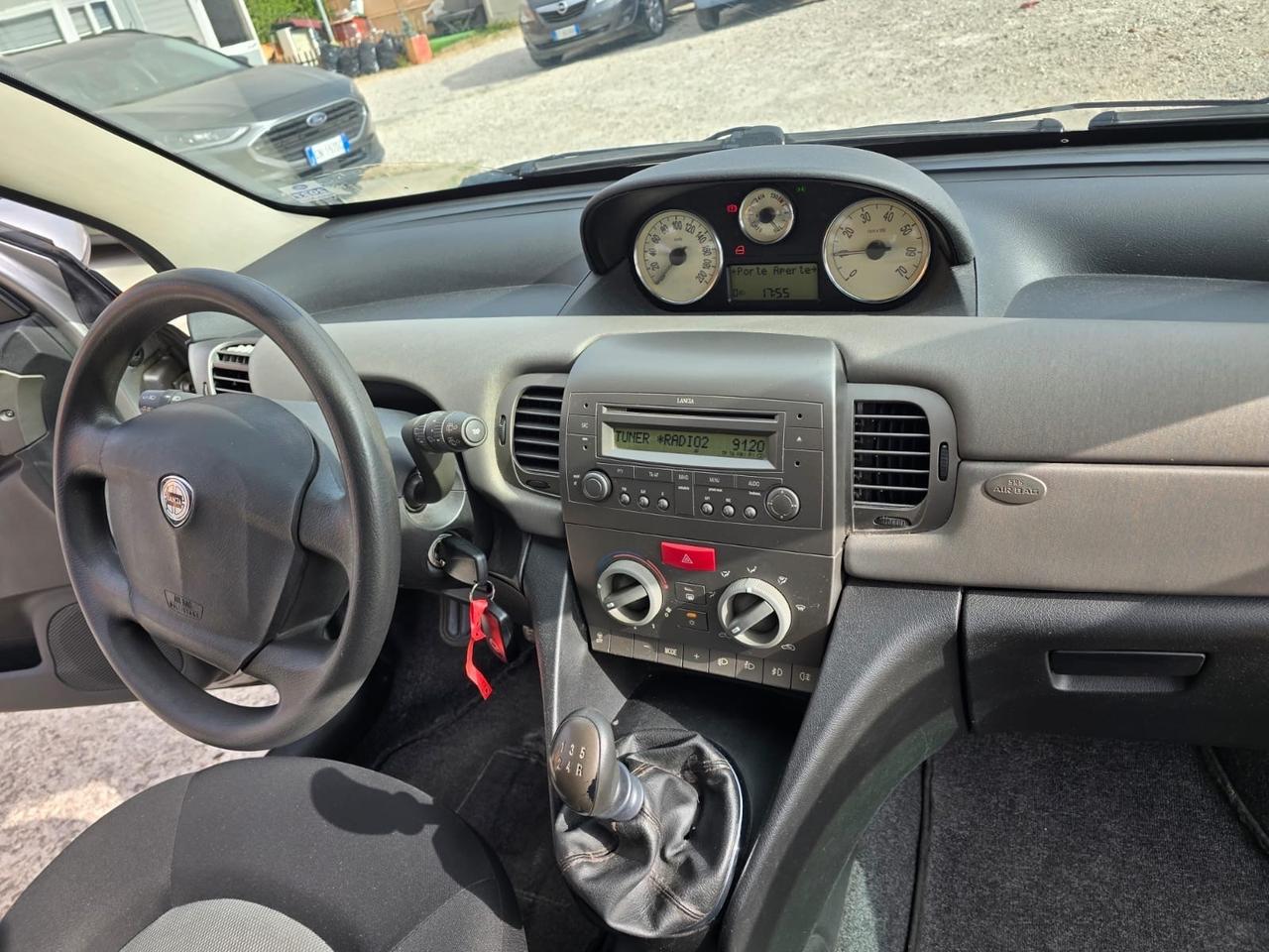 Lancia Ypsilon 1.2 16V Oro