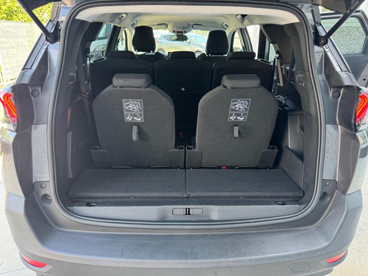 PEUGEOT 5008 7 POSTI BlueHDi 130 Business EAT8 S/S automatica