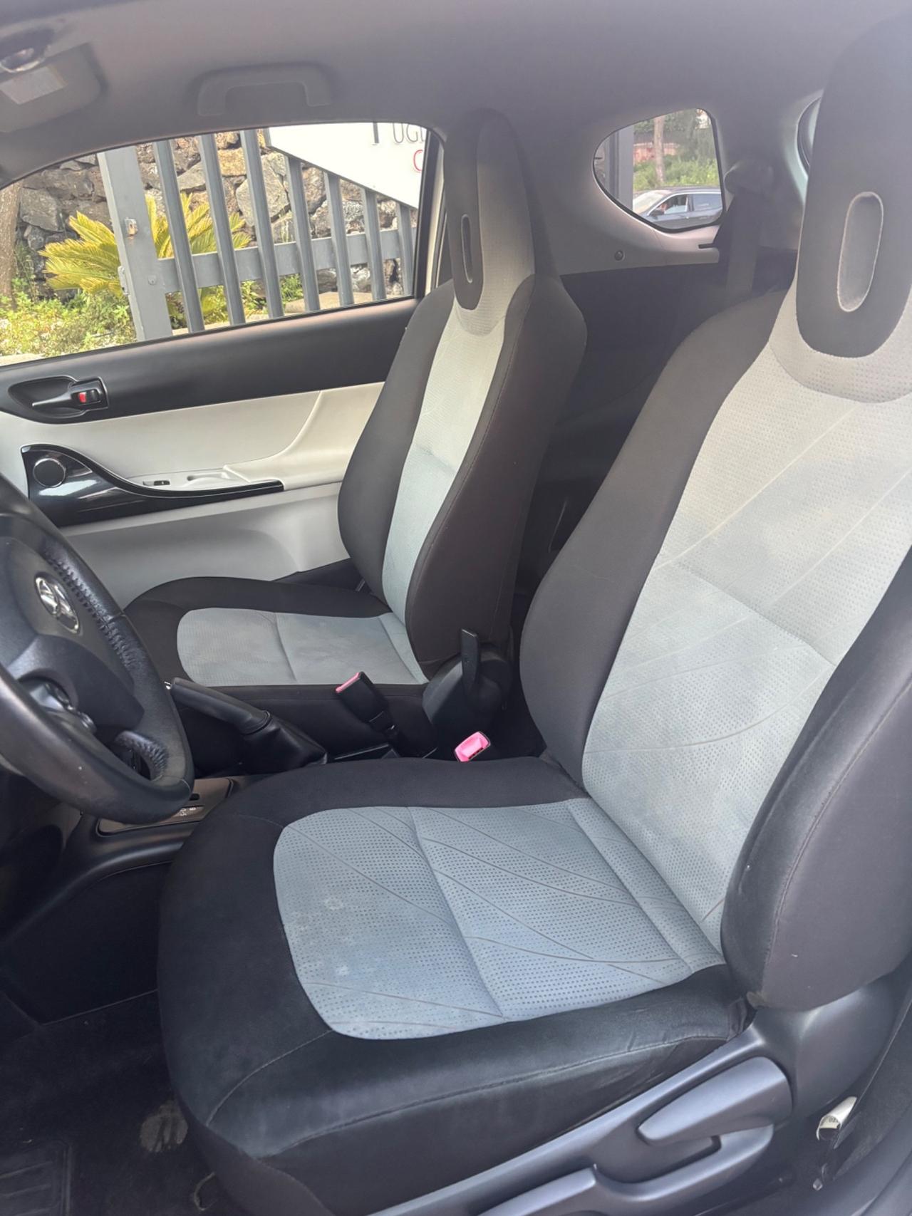 Toyota iQ 1.0 CVT Trend automatica