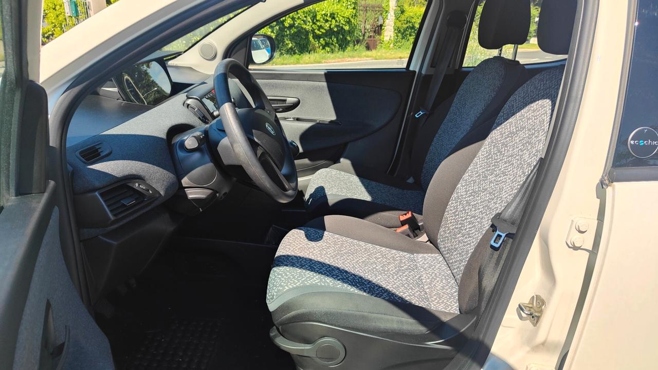 Lancia Ypsilon 1.0 FireFly 5 porte S&S Hybrid Ecochic Gold