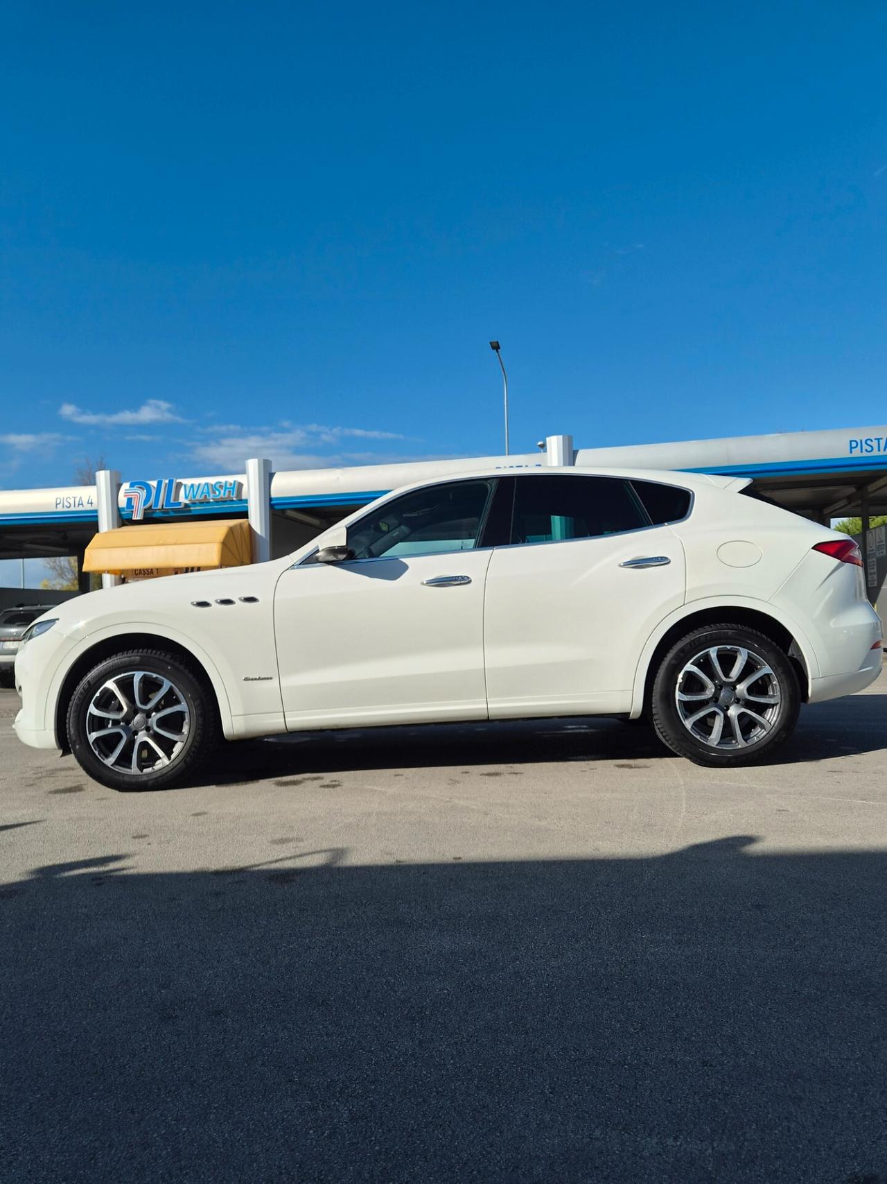 Maserati Levante V6 Diesel 275 CV AWD Granlusso TETTO APRIBILE