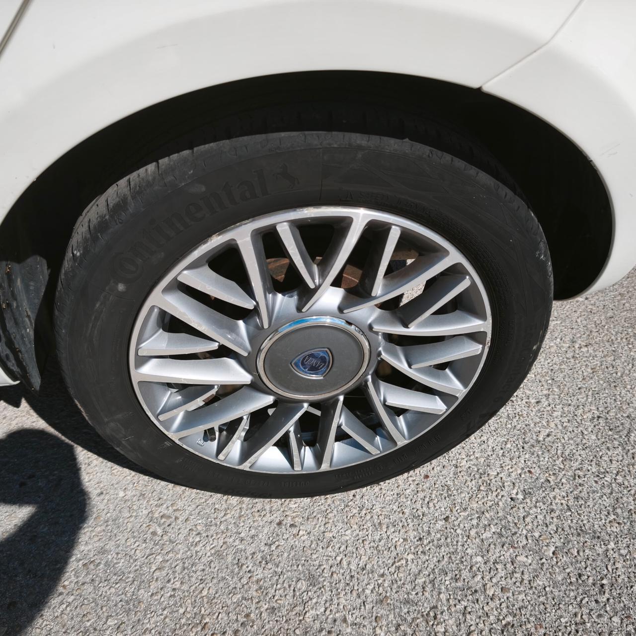Lancia Ypsilon 1.3 MJT 16V 95 CV 5 porte S&S Silver
