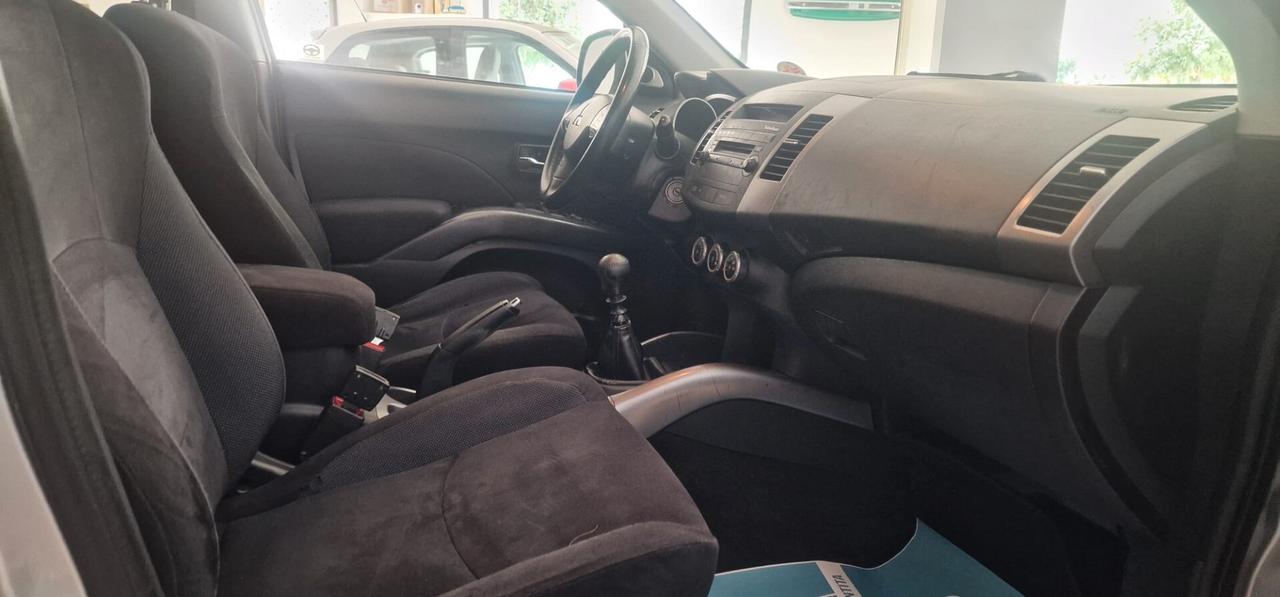 Mitsubishi Outlander 2.2 DI-D Instyle 7 p.ti DPF