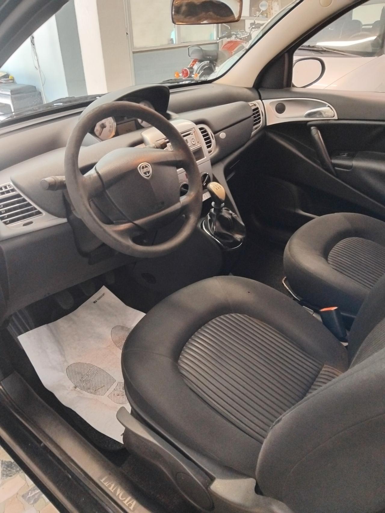 Lancia Ypsilon 1.2 Versus