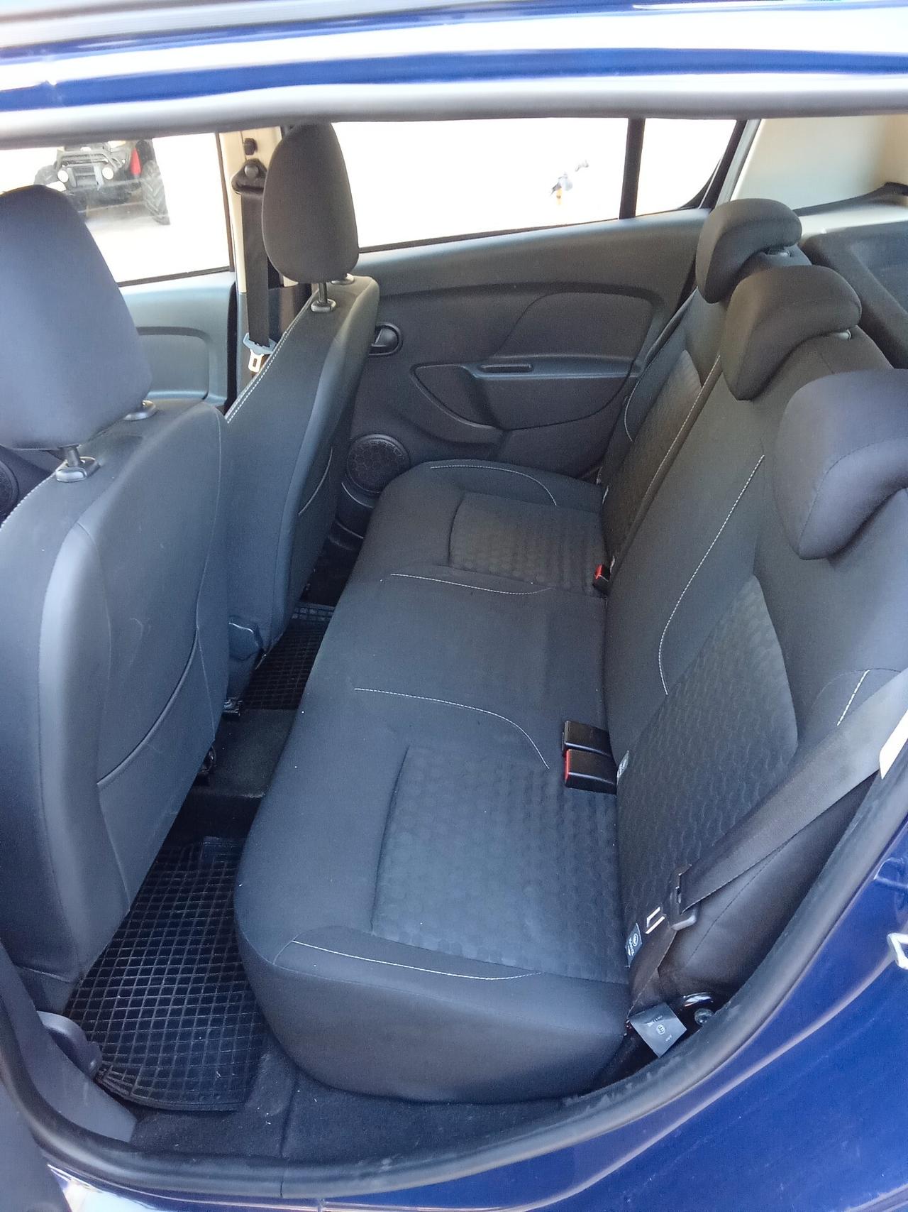 Dacia Sandero 1.2 GPL 75CV 014