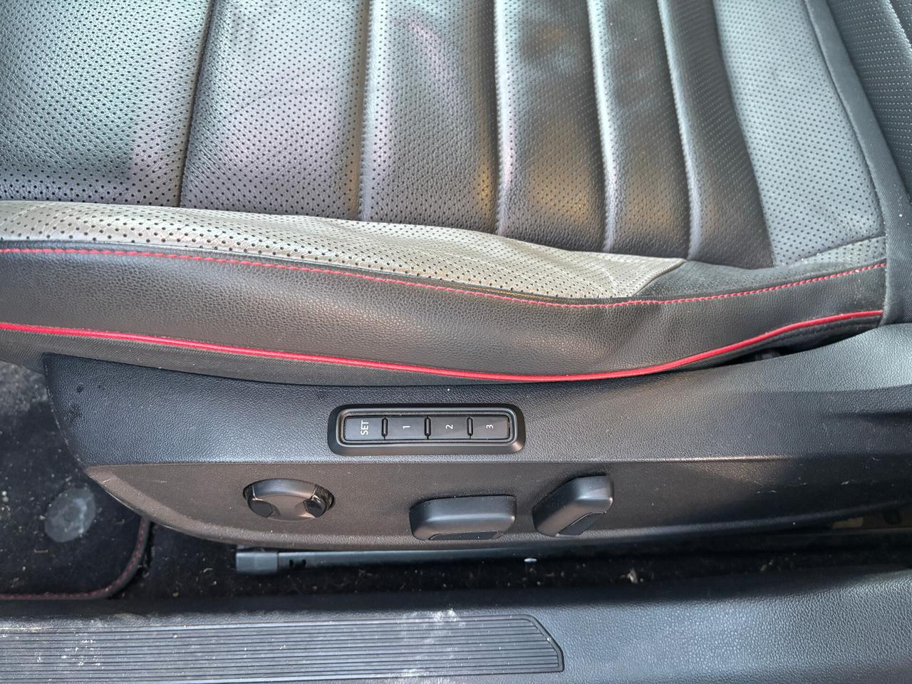 Volkswagen Golf GTI 2.0 TSI DSG