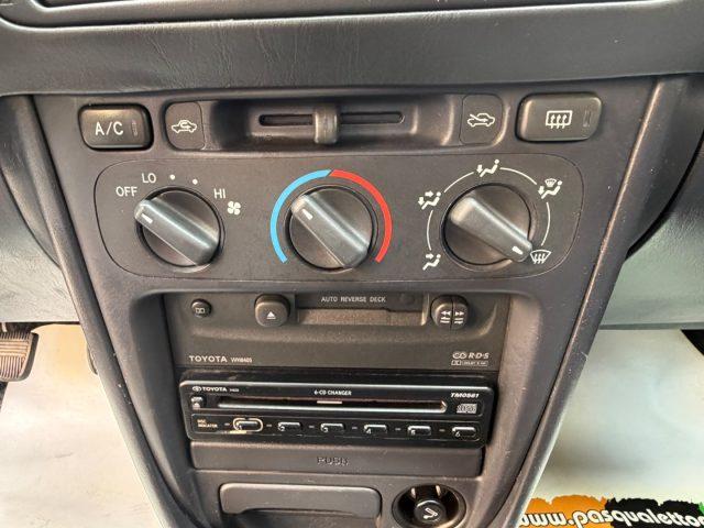 TOYOTA Corolla 1.4i 16V 5 porte Sol