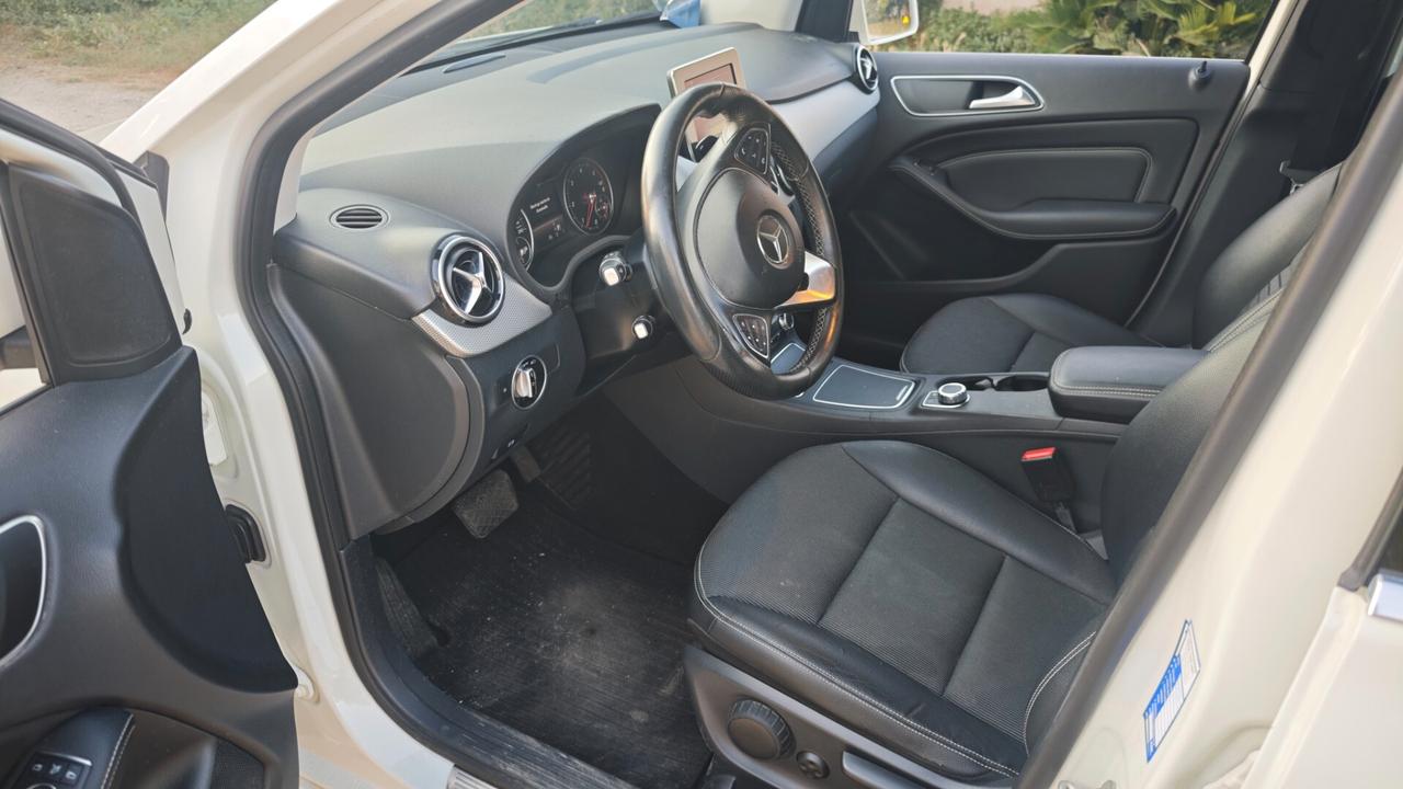 Mercedes-benz B 200 d Automatic Executive leggi