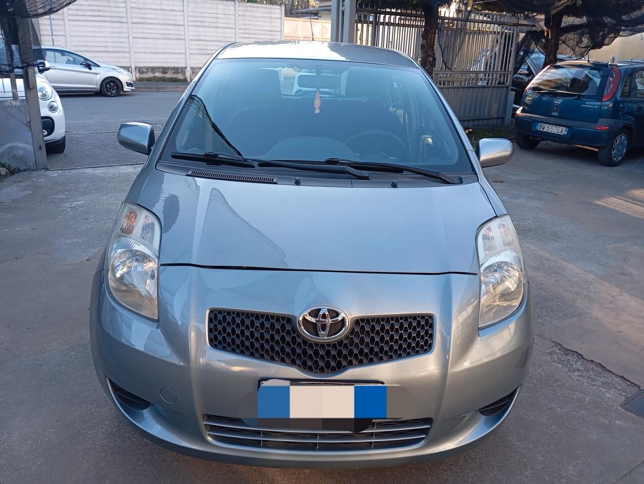 Toyota Yaris 1.0 5 porte Sol neopatentati permute