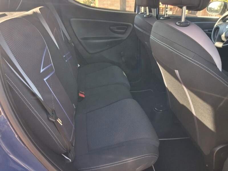 Lancia Ypsilon 0.9 TwinAir 85 CV 5 porte Metano Ecochic