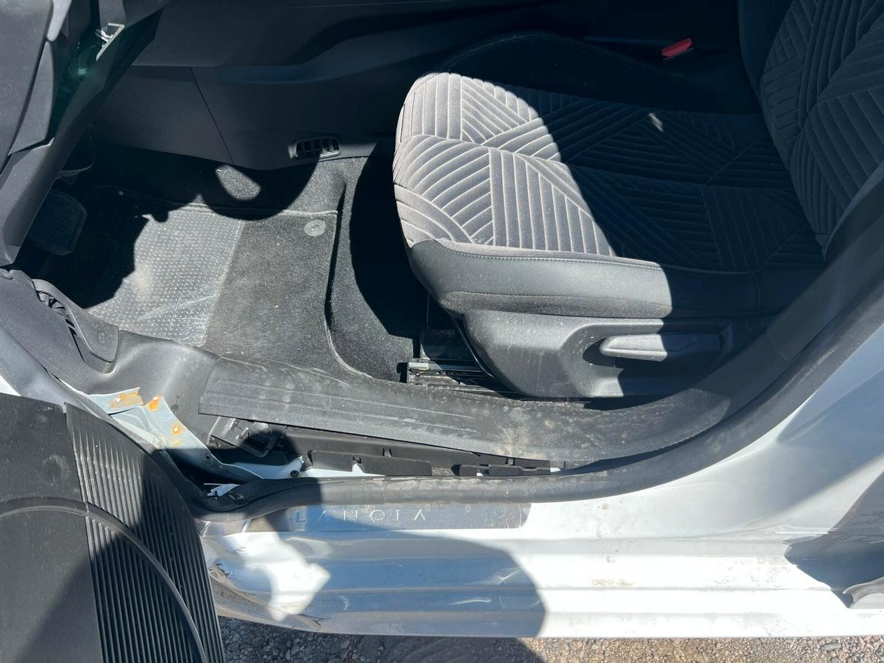 Lancia Ypsilon Hybrid e-DCT Edizione Cassina