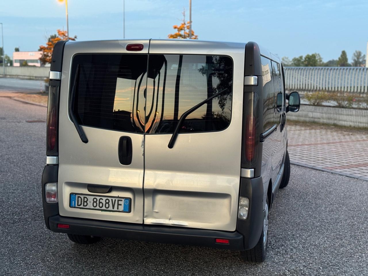 Renault Trafic T29 1.9 dCi/100cv 9 Posti