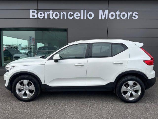 VOLVO XC40 T3 1.5 156cv Momentum MANUALE LED-CARPLAY-LUCI