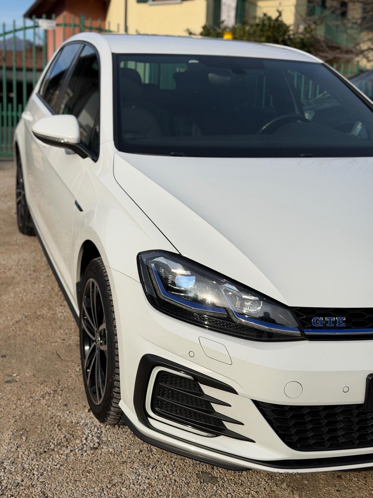 Volkswagen GOLF GTE PLUGIN HYBRID DSG 5P EU6B FULLOPT