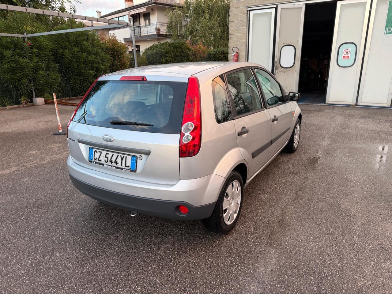 Ford Fiesta 1.2 5p. Ghia - 2006 - 67.000km Neop.