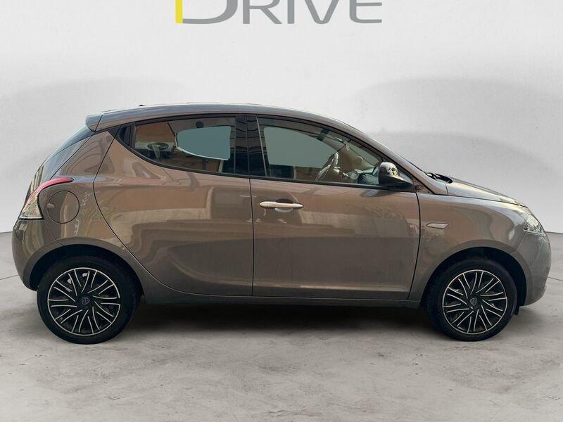 Lancia Ypsilon 1.0 FireFly Hybrid GOLD. grigio met.