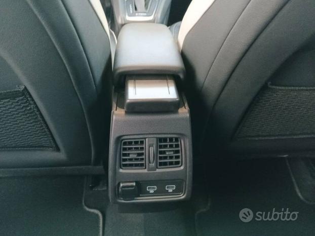 Renault Captur 1.6 E-Tech hybrid Intens 145cv auto