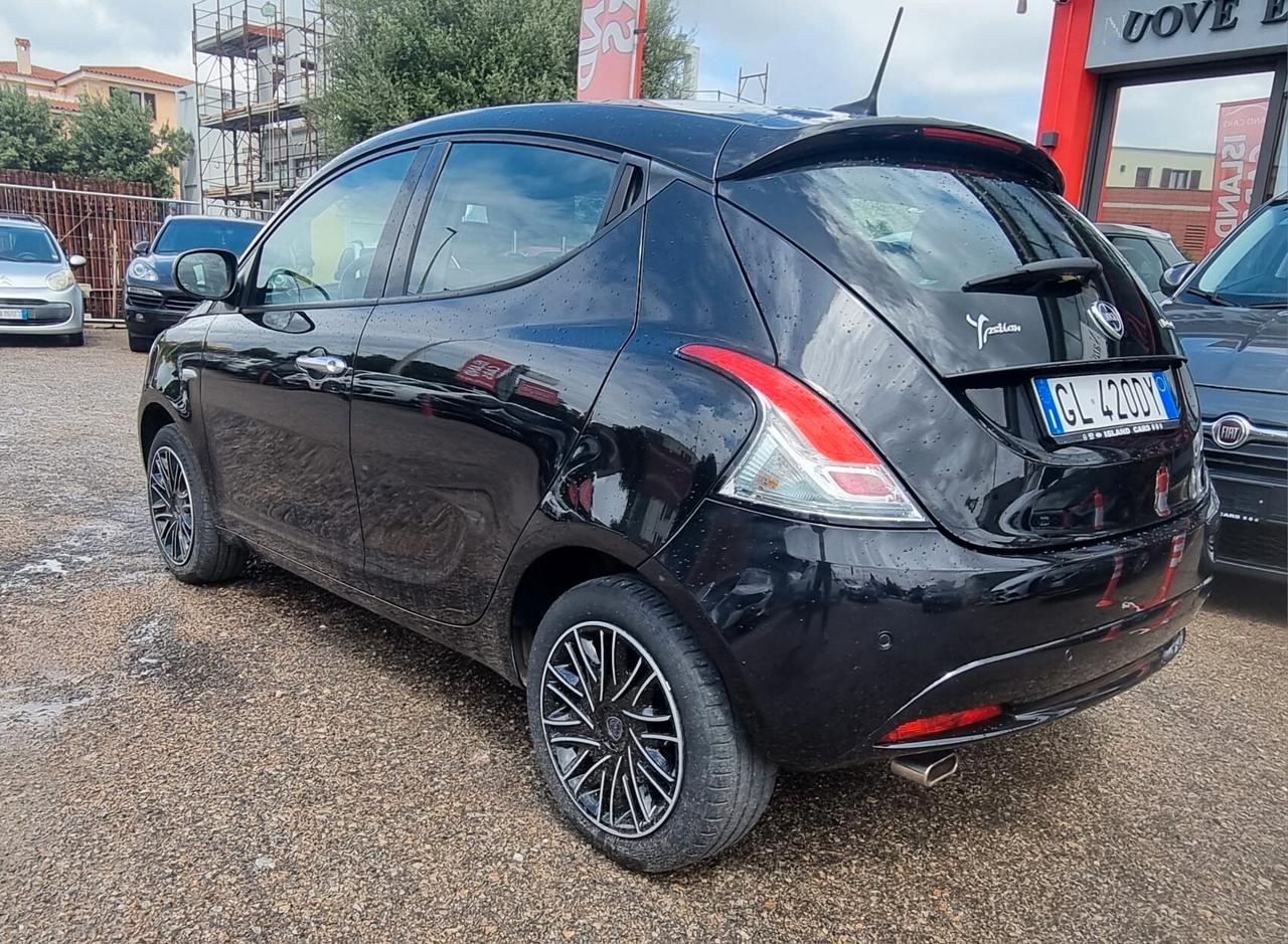 Lancia Ypsilon 1.0 Hybrid Gold