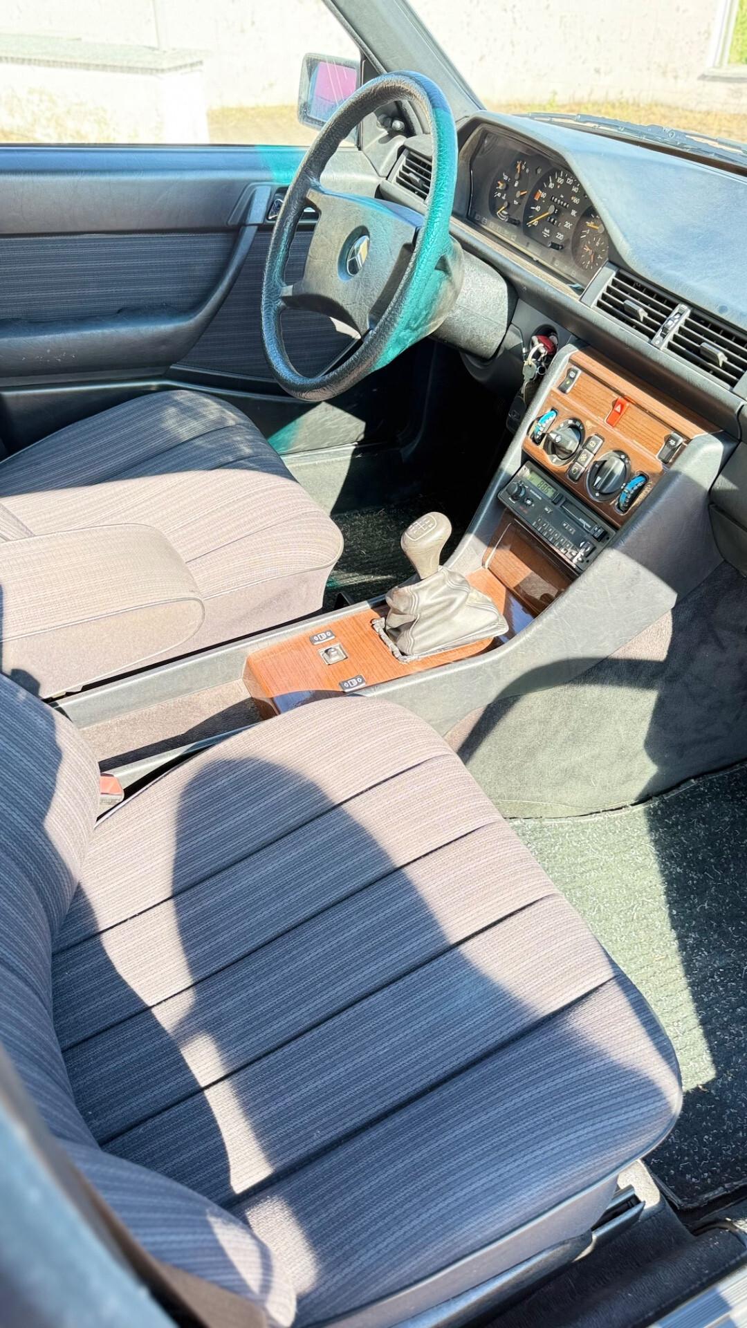MERCEDES E 200 ARIA CONDIZIONATA