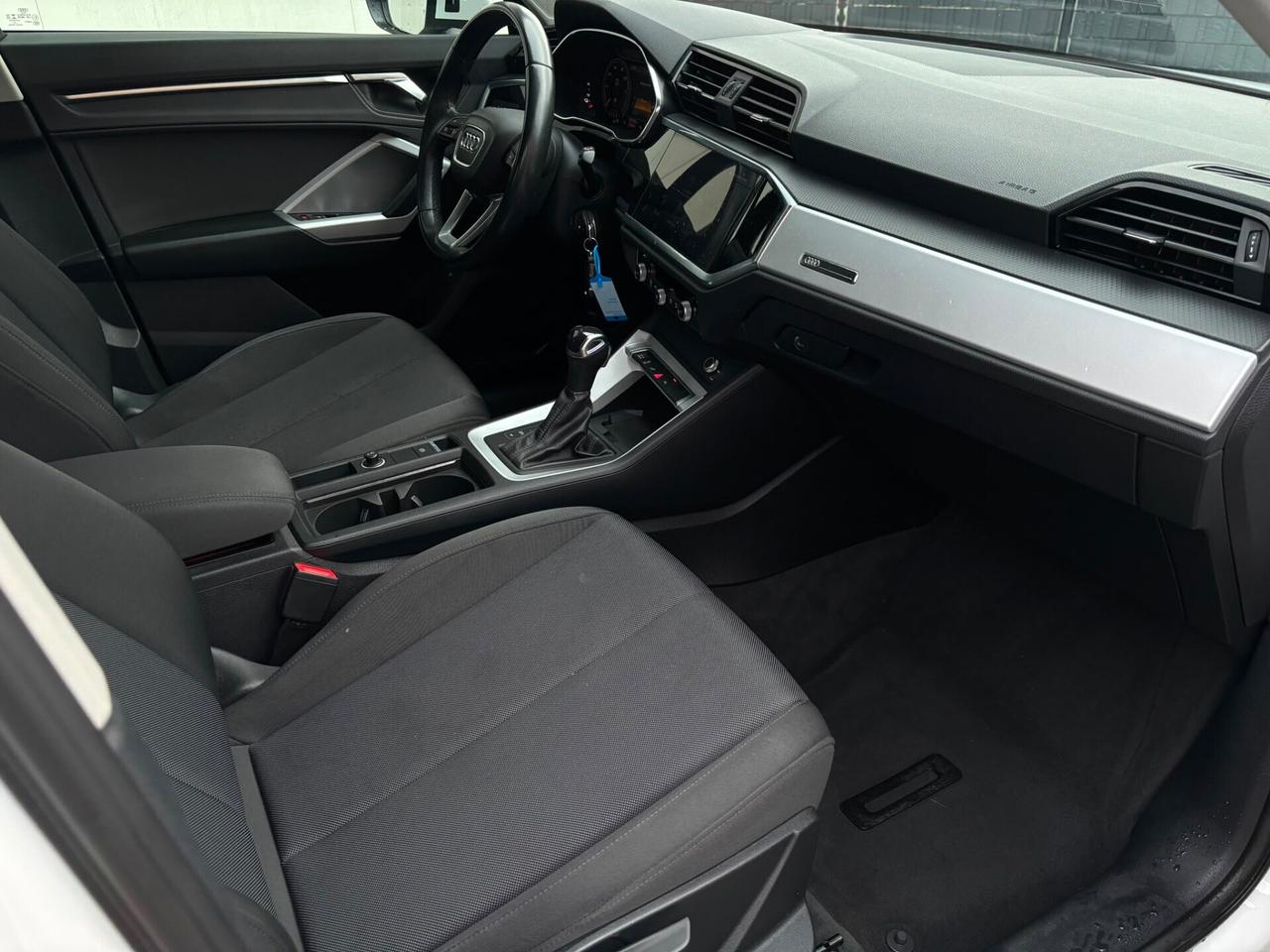 Audi Q3 45 TFSI e S tronic Business