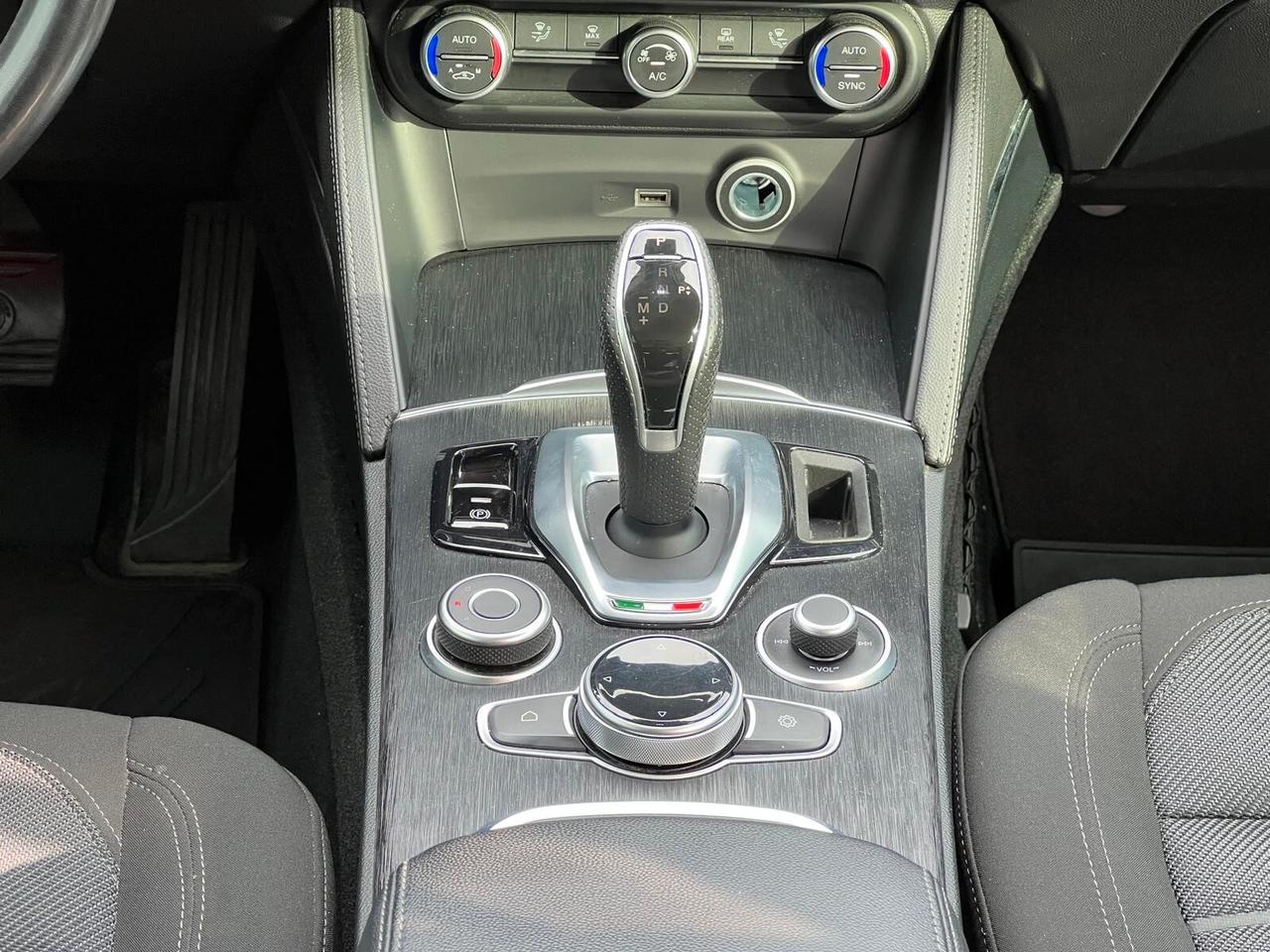 Alfa Romeo Stelvio 2.2 Turbodiesel 160 CV AT8 RWD Super Business