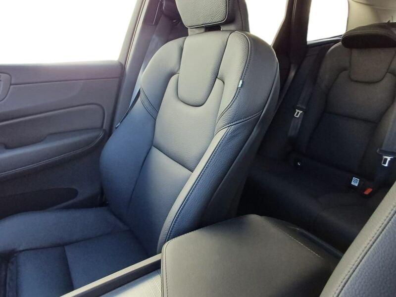 Volvo XC60 B4 197+14 CV AWD Automatica Mild Hybrid Diesel Plus Dark N1 Autocarro