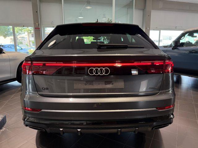 AUDI Q8 50 TDI 286 CV quattro S line edition Black Pack