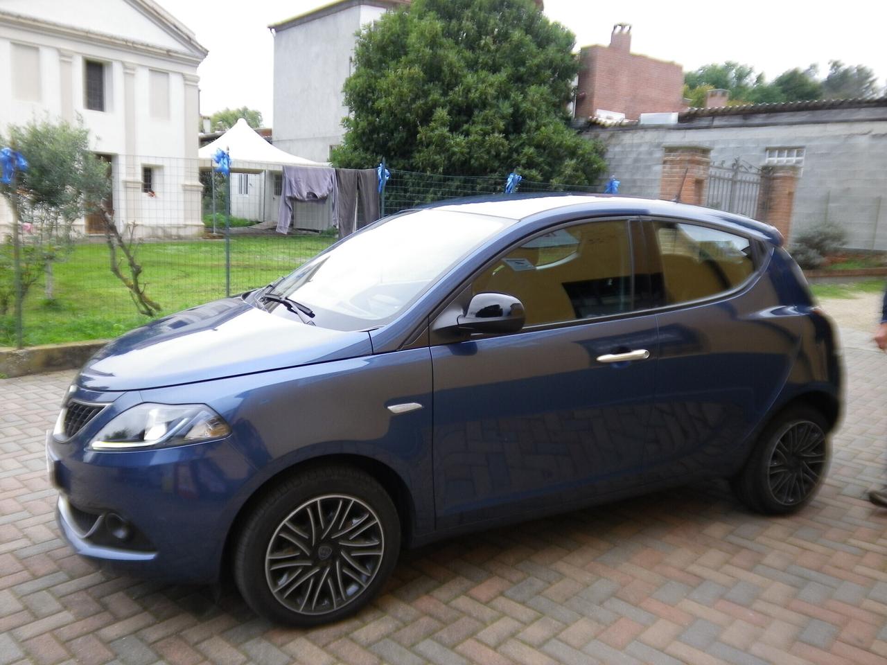 Lancia Ypsilon 1.0 FireFly 5 porte S&S Hybryd Gold