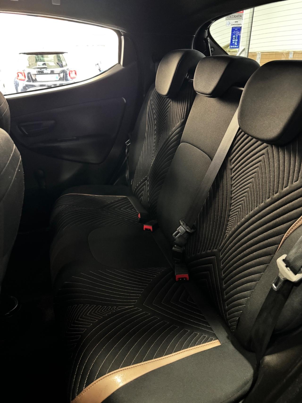 Lancia Ypsilon 1.0 FireFly 5 porte S&S Hybrid Alberta Ferretti