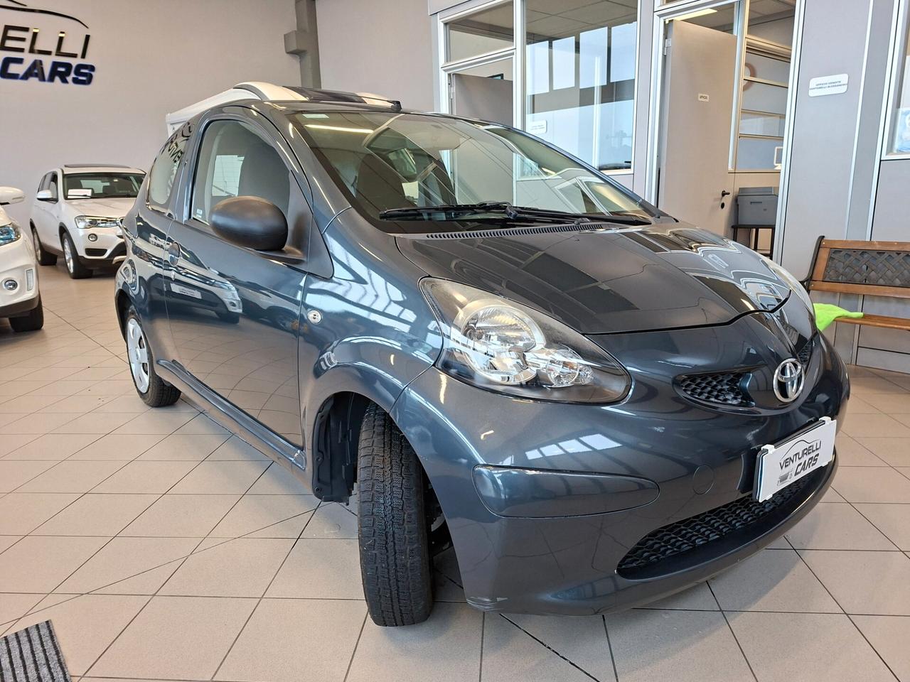 Toyota Aygo 1.0 12V VVT-i 3 porte Sol CON CLIMA