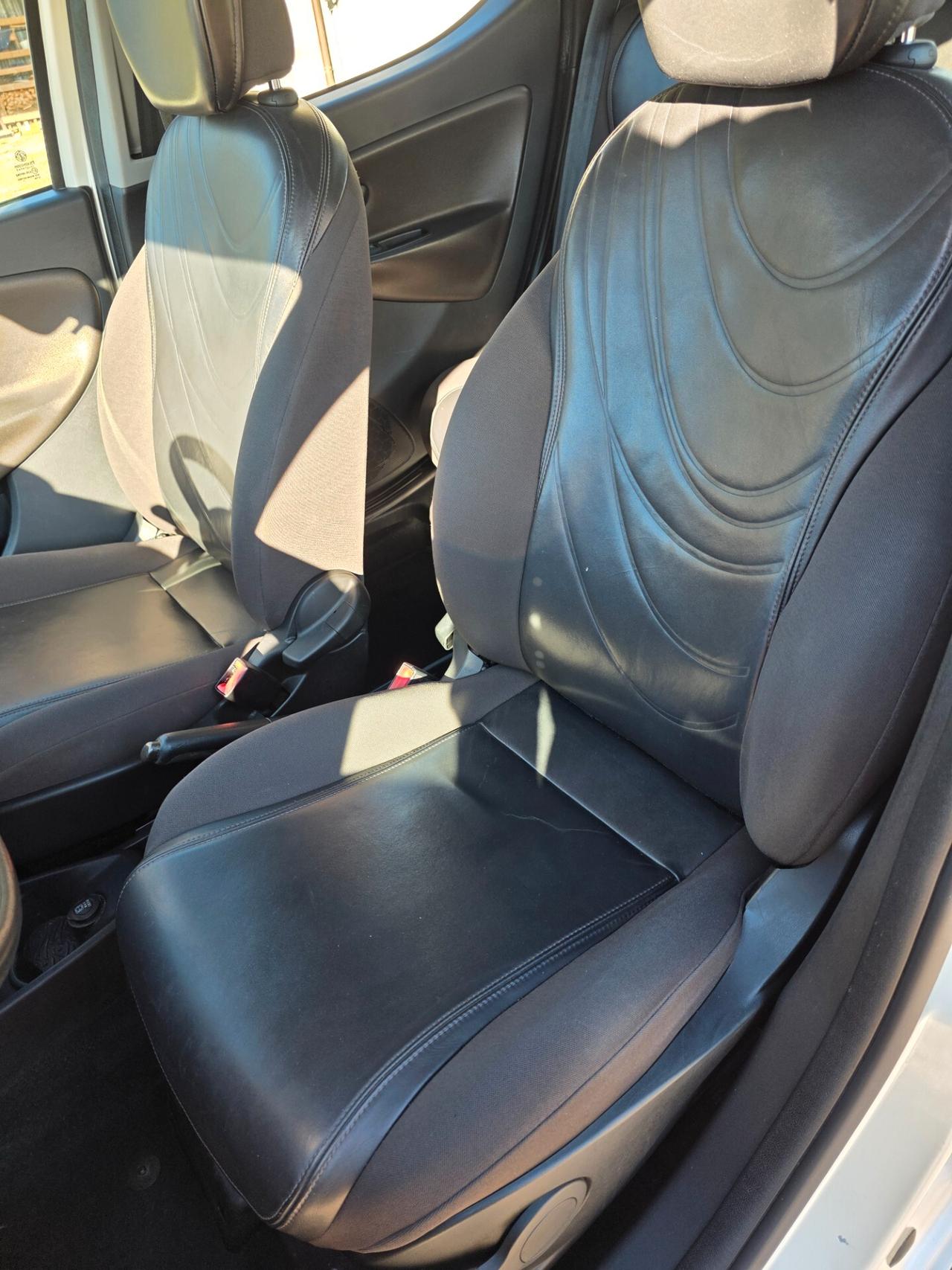 Lancia Ypsilon 1.2 69 CV 5 porte S&S Gold