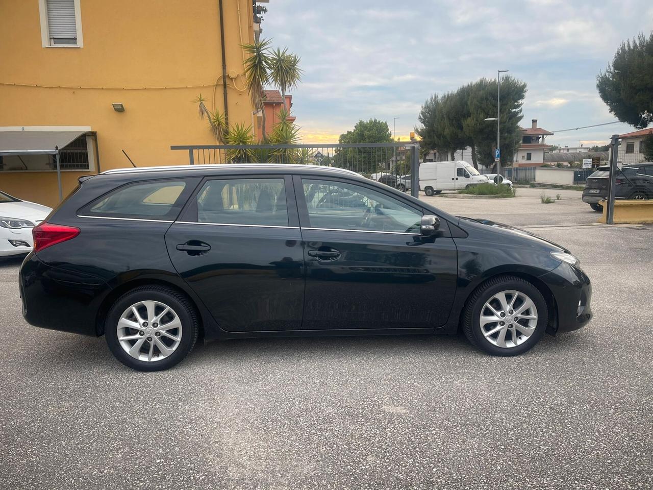 Toyota Auris 1.4 D-4D Lounge