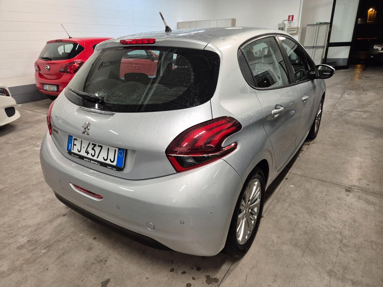 Peugeot 208 PureTech 82 5p. GPL Allure