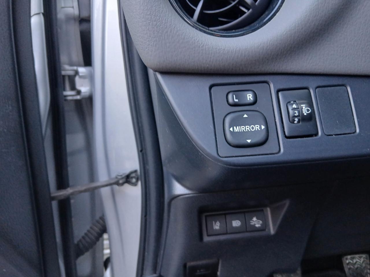 Toyota Yaris 1.0 72 CV 5 porte Active tua a € 199 mese