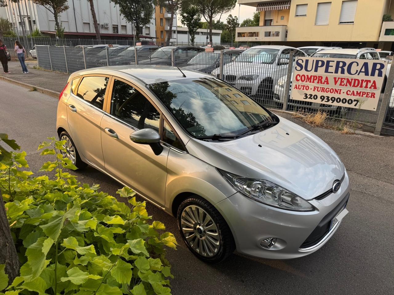 Ford Fiesta 1.2 82 CV 5 p neopaten garanzia 12 mesi