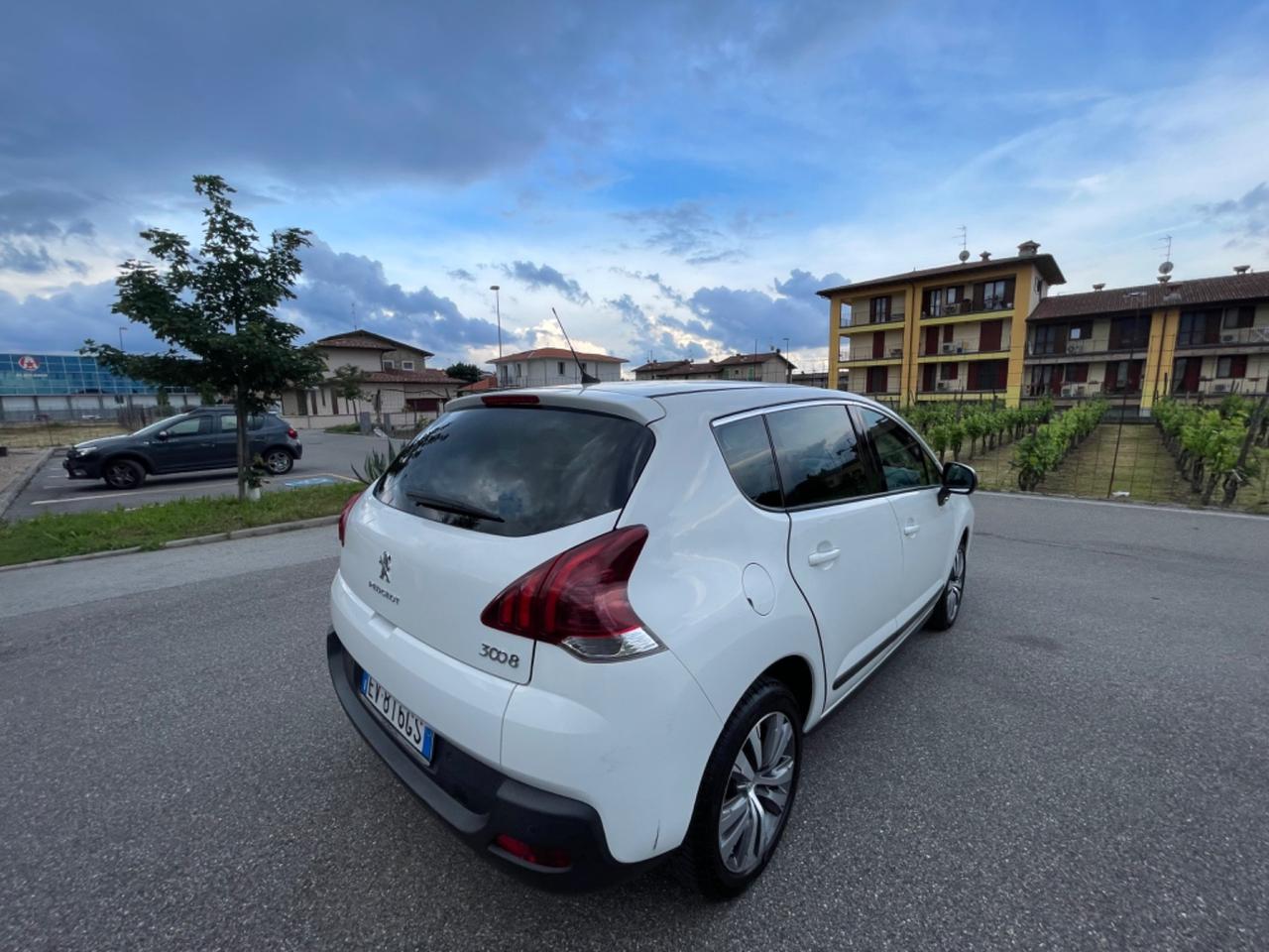 Peugeot 3008 1.6 HDi 115CV Access