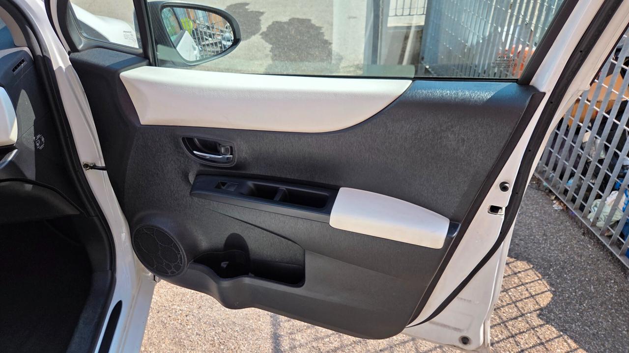 Toyota Yaris 1.3 5 porte Trend unico proprietario