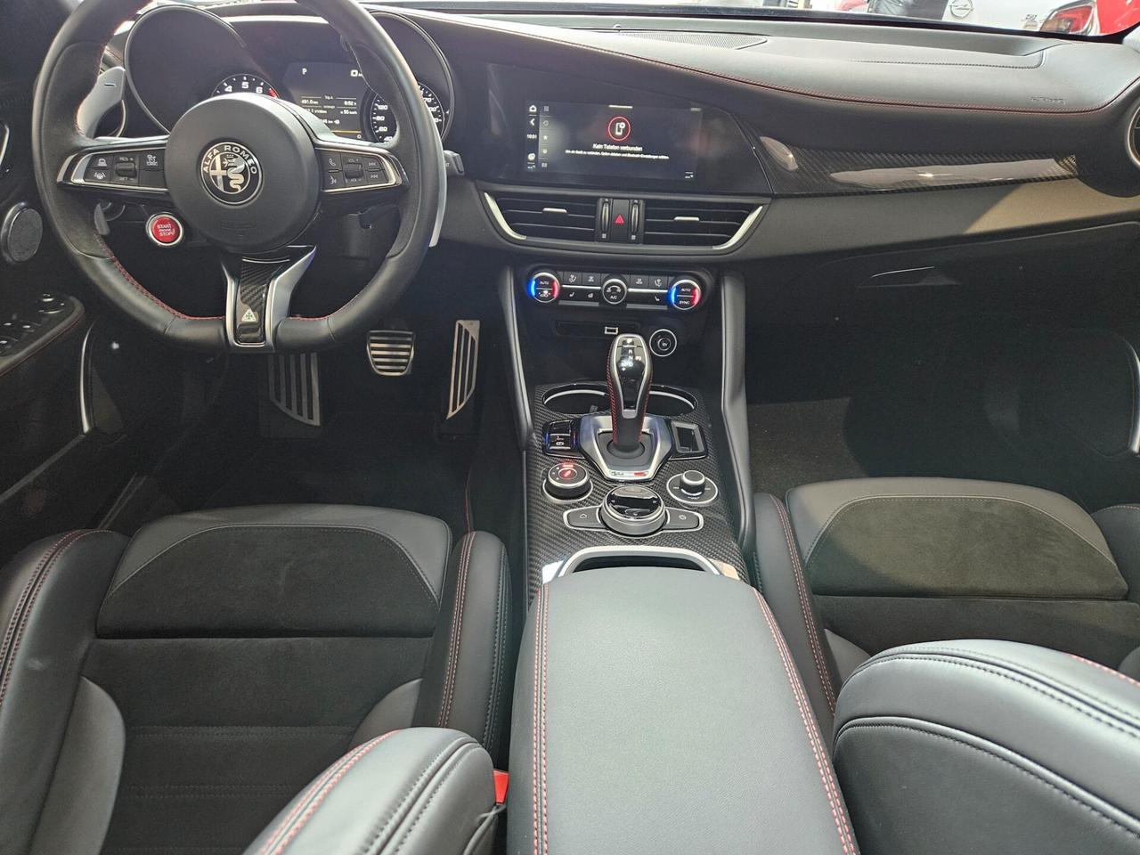 Alfa Romeo Giulia 2.9 V6 Bi-Turbo AT8 Quadrifoglio