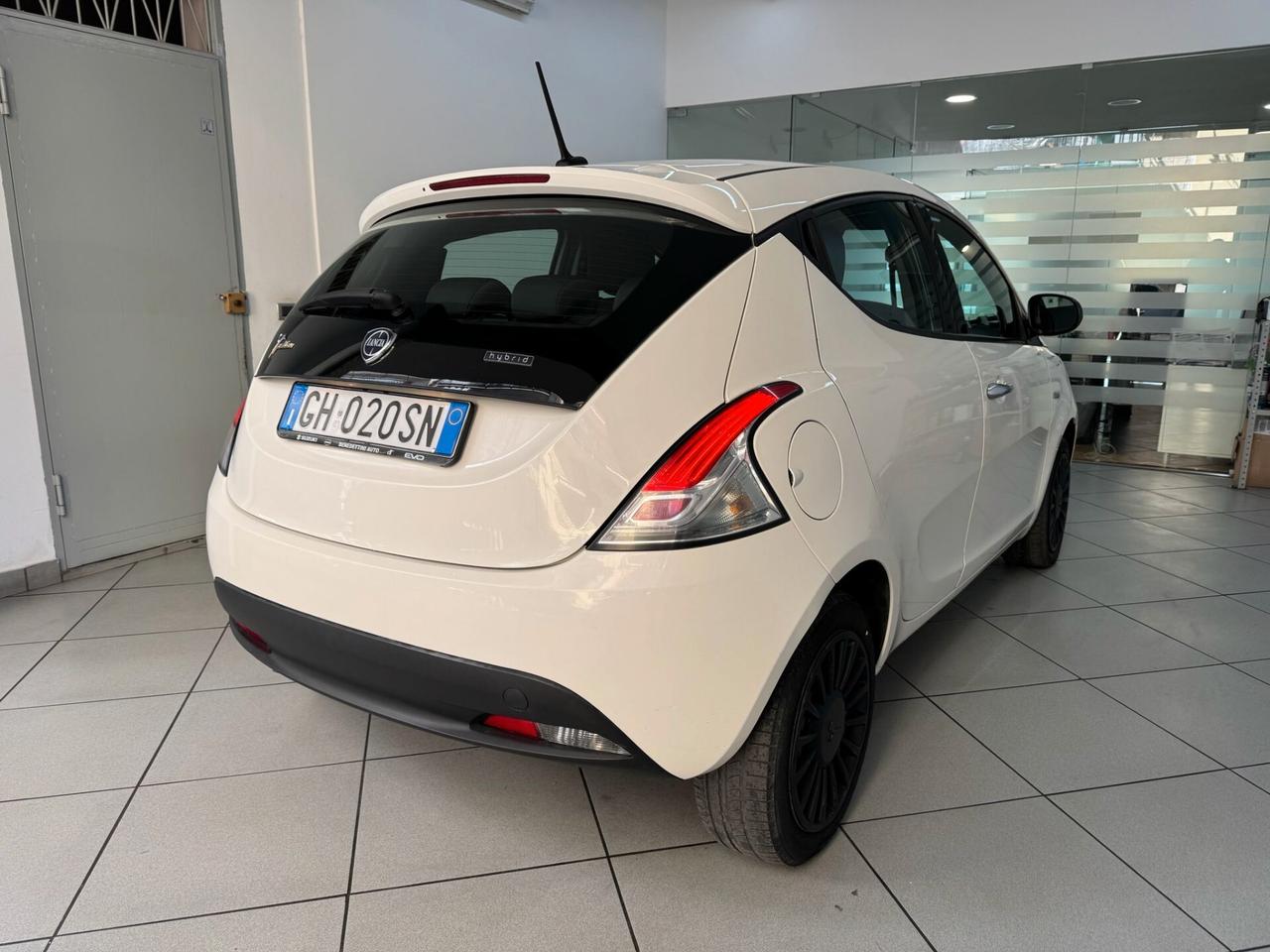 Lancia Ypsilon 1.0 Benzina 5 porte 69/CV Hybrid Ecochic Silver 2022