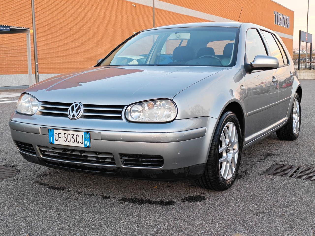 Volkswagen Golf 1.6 BENZINA 105cv Highline