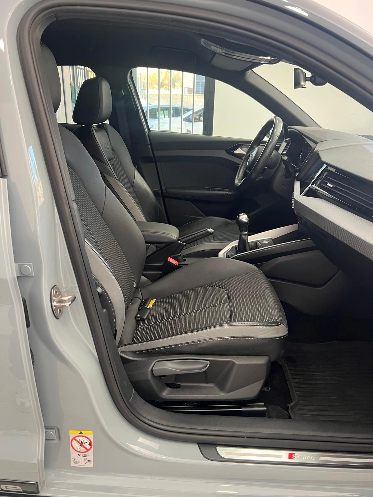 Audi A1 citycarver 30 TFSI Identity Contrast