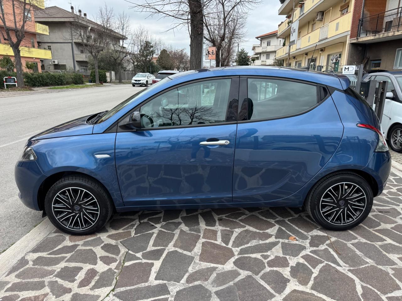 Lancia Ypsilon 1.0 FireFly 5 porte S&S Hybrid Alberta Ferretti