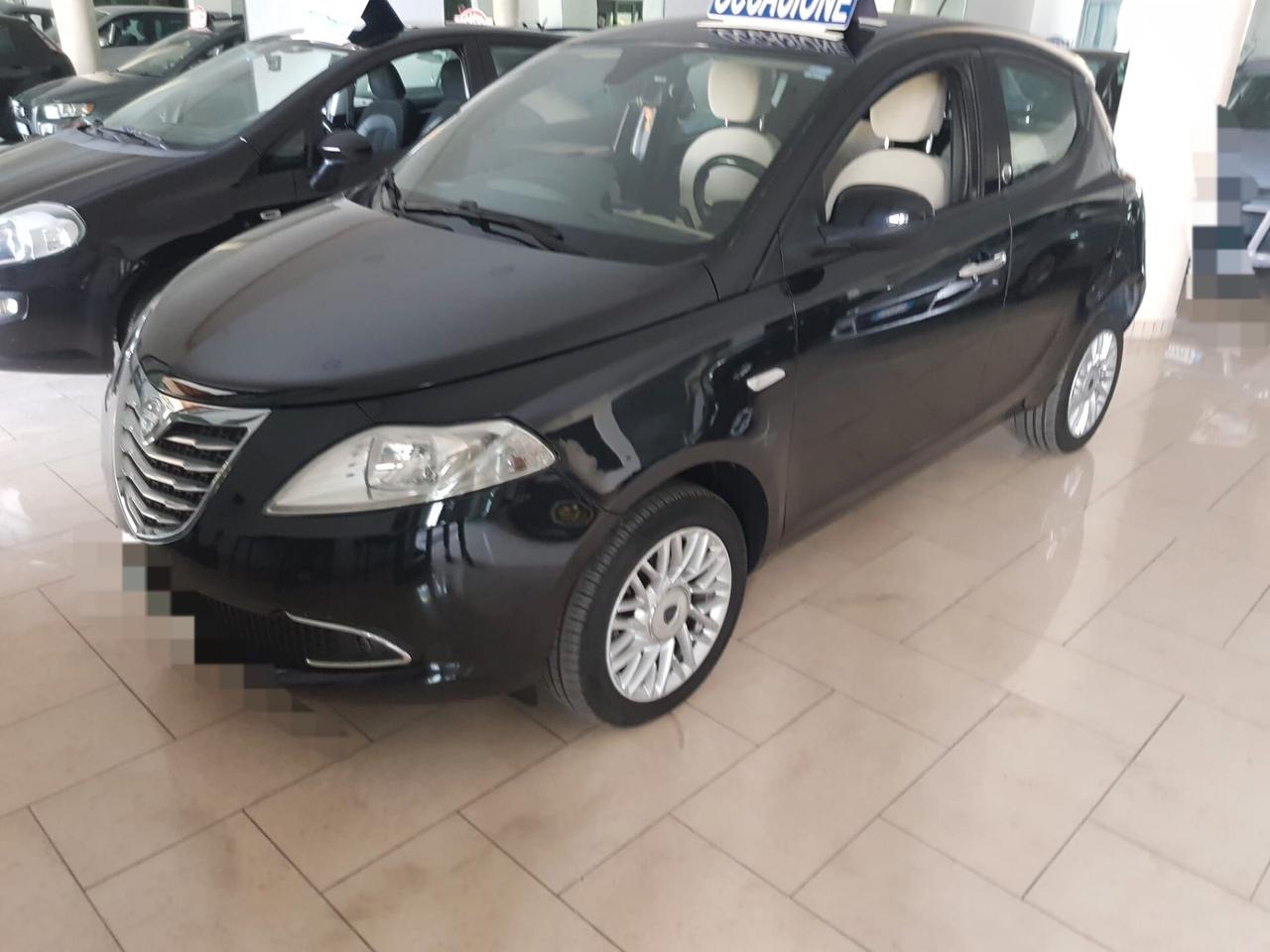 Lancia Ypsilon 0.9 TwinAir 85 CV 5 porte Metano Ecochic Silver