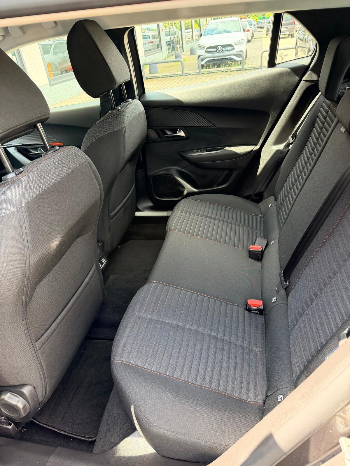 Peugeot 2008 PureTech 130 S&S EAT8 Active Pack