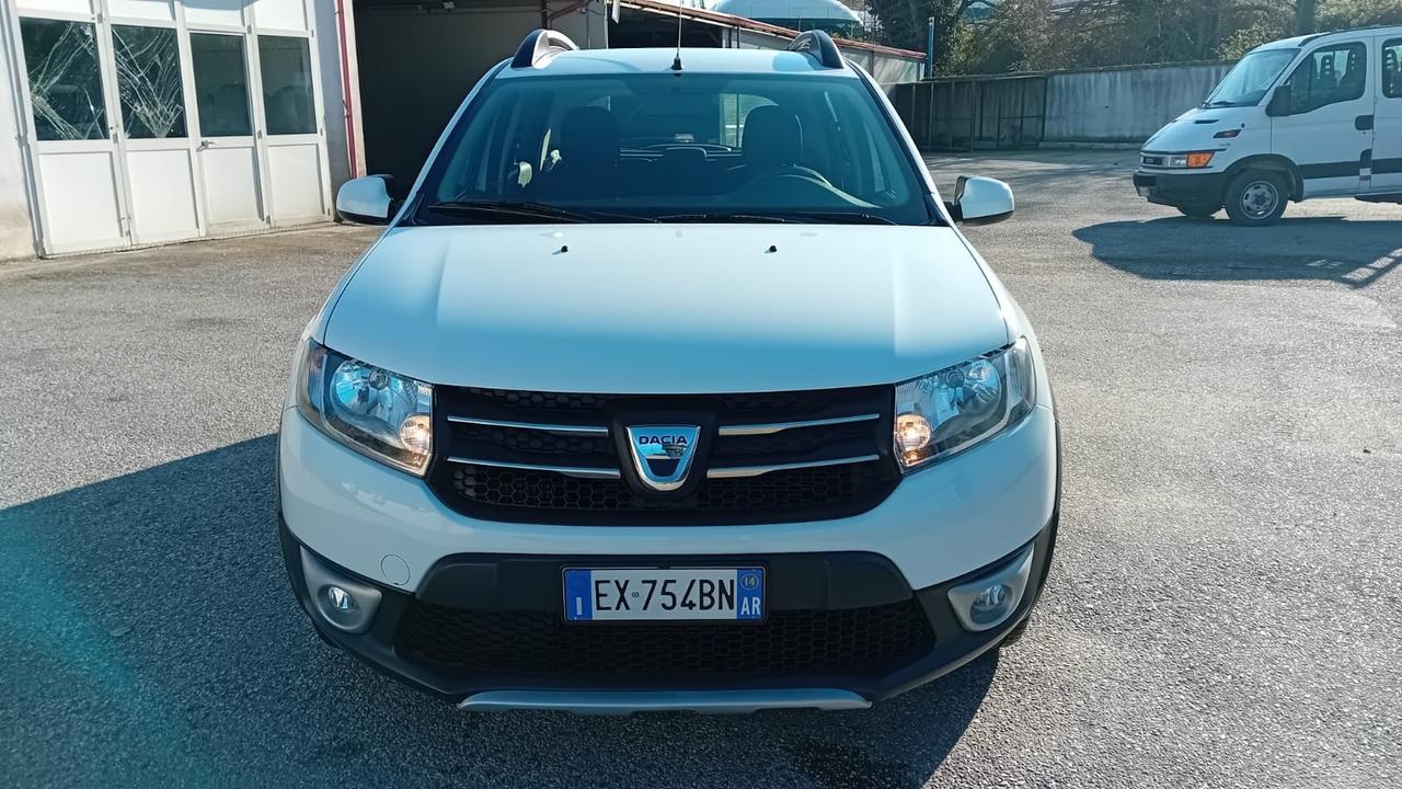 Dacia Sandero stepway -1.4 dci- full-2014